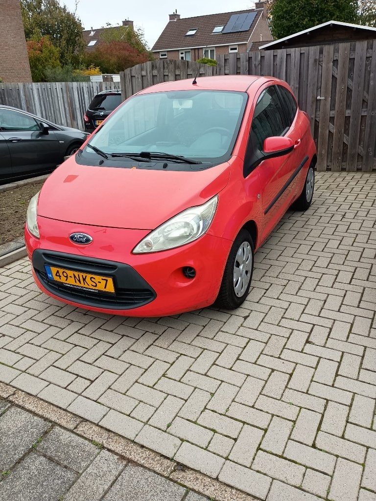 Ford Ka 1.2 51KW 2010 Rood, Auto's, Voorwielaandrijving, Stof, 4 cilinders, 4 stoelen
