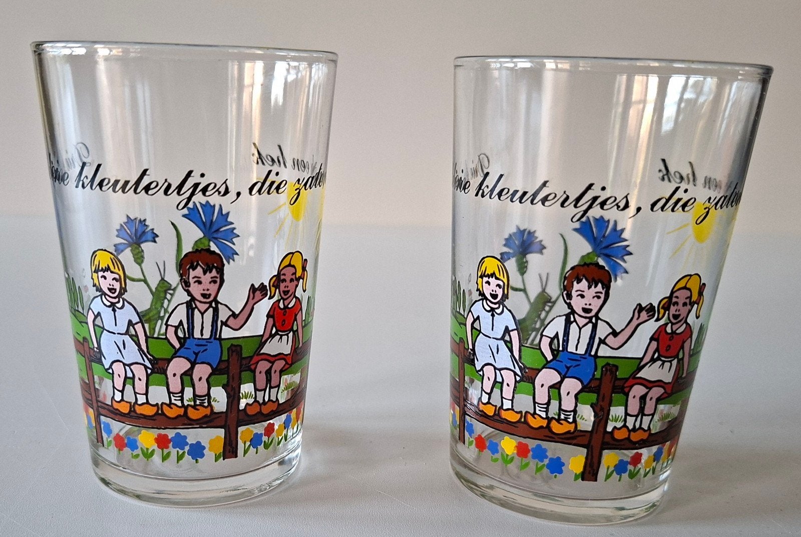 2 vintage kinderglaasjes met kinderliedje., Ophalen of Verzenden, Borrel- of Shotglas