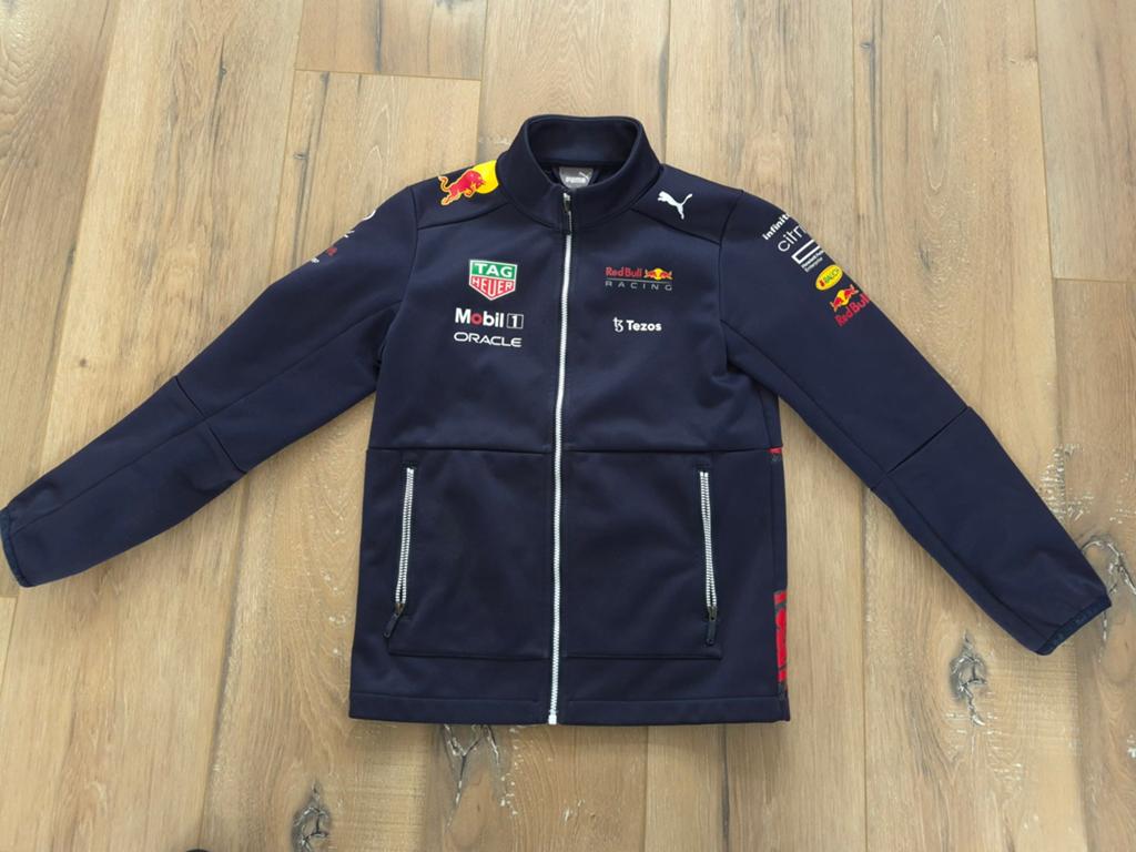 Red bull softshell maat 140, Puma, Ophalen of Verzenden, Zo goed als nieuw, Jongen