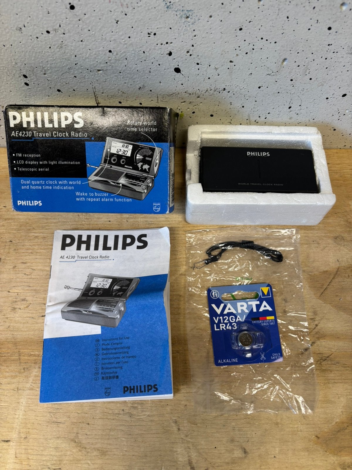 1987 nieuw in de doos vintage reiswekker wereldontvanger, Ophalen of Verzenden, Nieuw, Wereldontvanger
