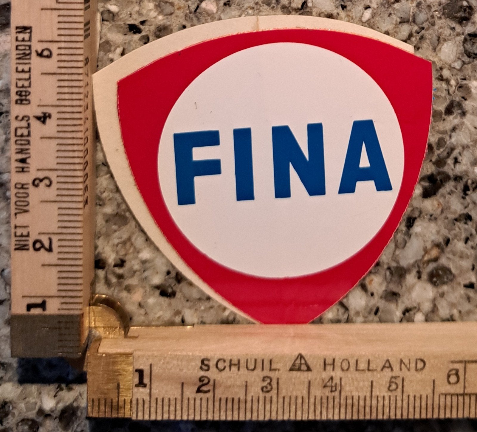 Kleine vintage sticker Fina benzinestation benzinepomp logo, Verzamelen, Ophalen of Verzenden, Zo goed als nieuw