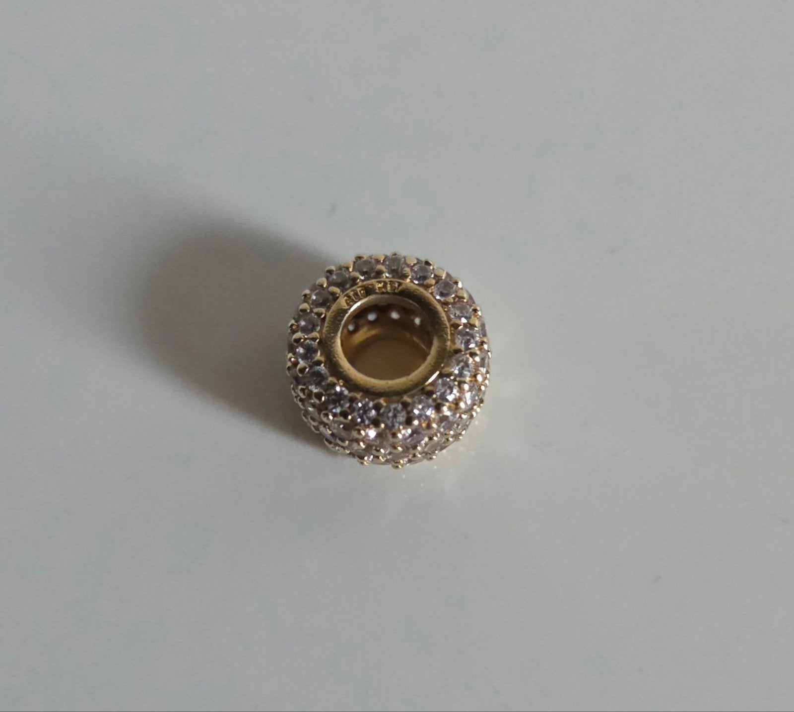 Pandora bedel goud met strass, Sieraden, Tassen en Uiterlijk, Bedels, Pandora, Nieuw, Ophalen of Verzenden, 1 bedel