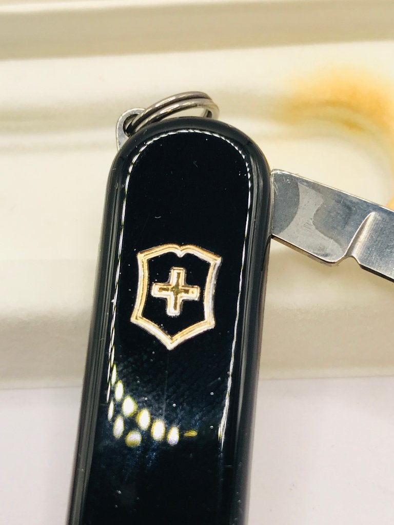 Victorinox Black Escort Gold inlay  Simmons 58mm Swiss Army, Ophalen of Verzenden, Nieuw