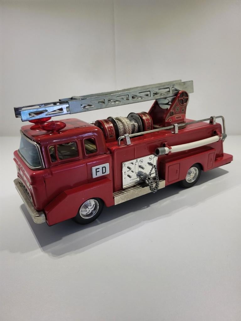 Bandai brandweerwagen met uitschuifladder , op batterijen, Antiek en Kunst, Antiek | Speelgoed, Ophalen of Verzenden