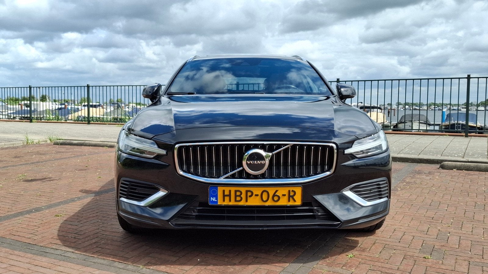 Volvo V60 T8 Twin Engine 390pk 2019 Dealeronderhouden, Auto's, Automaat, 4 cilinders, 1972 kg, Zwart