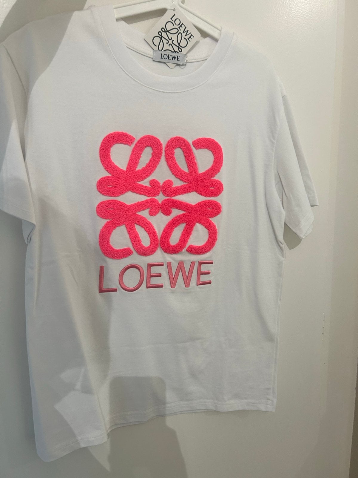 Loewe T-shirt met Anagram logo - Nieuw met kaartjes, Maat 38/40 (M), Wit, Nieuw, Ophalen of Verzenden