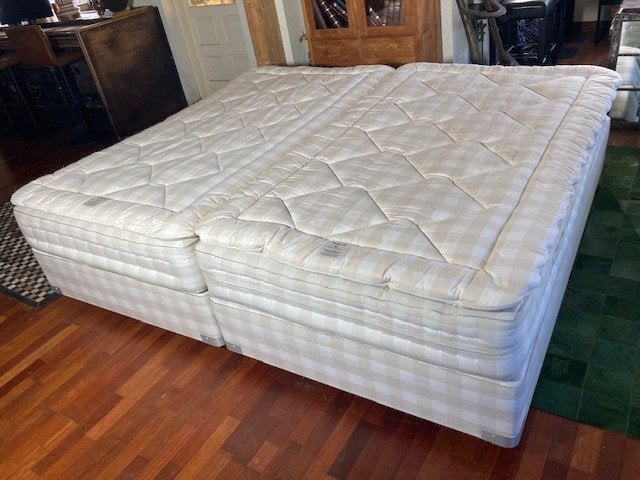 Wegens emigreren div Hastens boxspring 3x model 2000T !!, Ophalen, Beige, Tweepersoons, Zo goed als nieuw