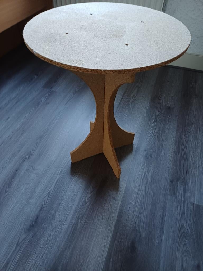 Tafeltje  (bijzet) gratis, 50 tot 100 cm, Rond, Tot twee personen, 50 tot 100 cm