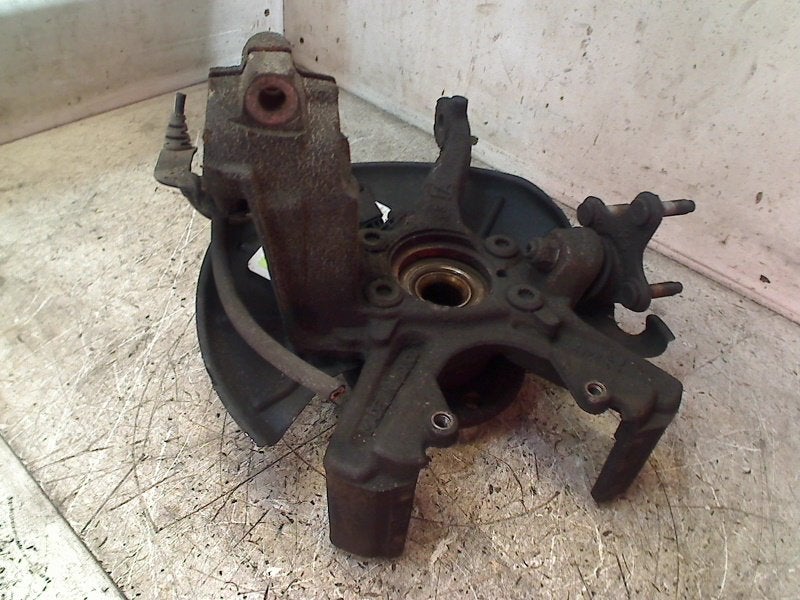 Fusee Rechts Voor Volkswagen Jetta IV (162/16A) 2012, Gebruikt, Volkswagen, Volkswagen AG, Kundenbetreuung@volkswagen.de
