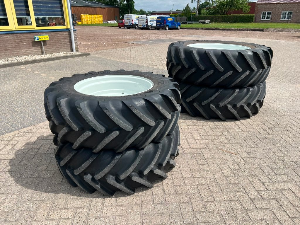 Diverse landbouwbanden en velgen New Holland Case-IH Steyr, Ophalen