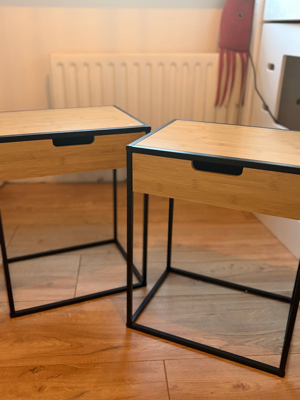 Set van 2 bamboe bijzettafels met lade, Huis en Inrichting, Tafels | Bijzettafels, Minder dan 55 cm, Zo goed als nieuw, Rechthoekig
