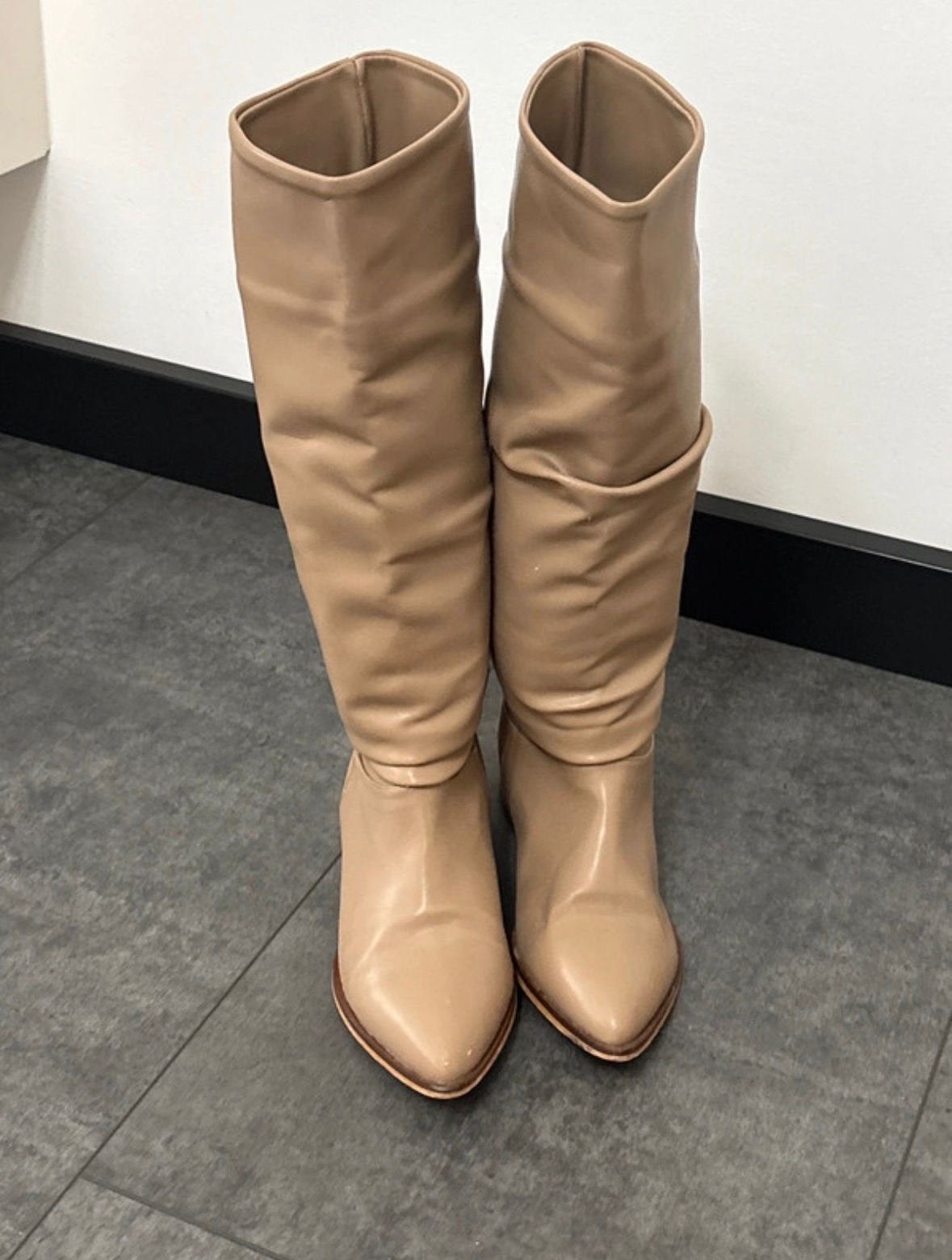 Beige laarzen Maat 37 - Zo goed als nieuw, Ophalen, Zo goed als nieuw, Beige, Hoge laarzen