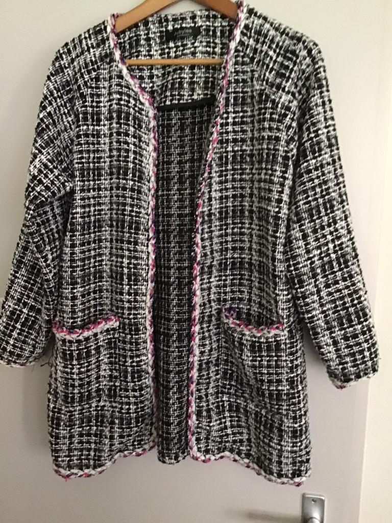 Dames jasje ,blazer, colbert,chanellook blazer mt 40., Ophalen, Zo goed als nieuw, Maat 38/40 (M)