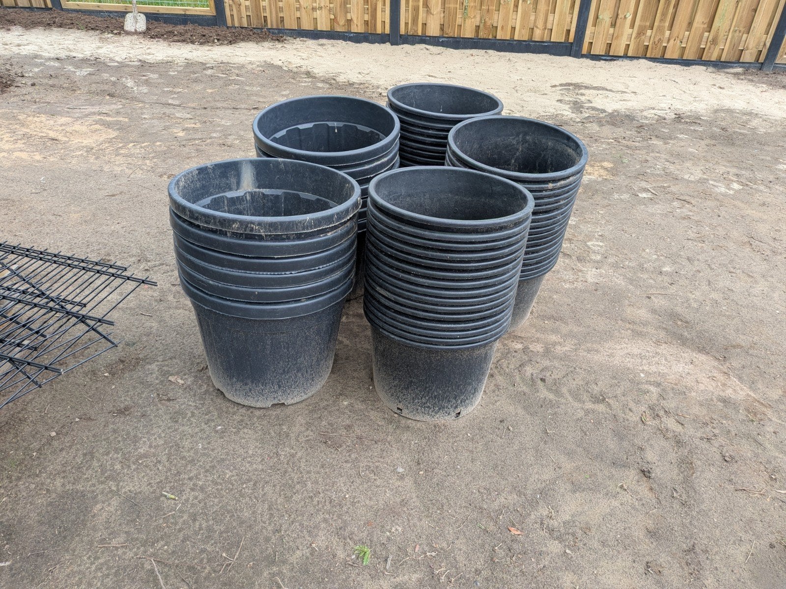 Grote Zwarte Kunststof Bloempotten - Gebruikt, Tuin en Terras, Bloembakken en Plantenbakken, Ophalen, Kunststof, Gebruikt, Minder dan 60 cm