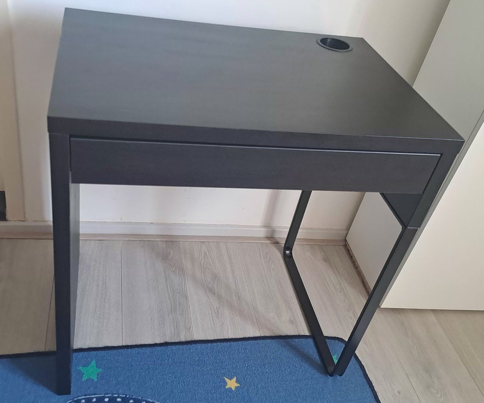 bureau Micke Ikea zwart, Huis en Inrichting, Tafels | Sidetables, Ophalen, 50 tot 100 cm, Zo goed als nieuw, Ikea Micke