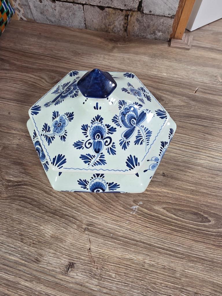 Zeshoekige Delfts Blauw doosje met deksel, handgeschilderd, Antiek en Kunst, Antiek | Porselein, Ophalen