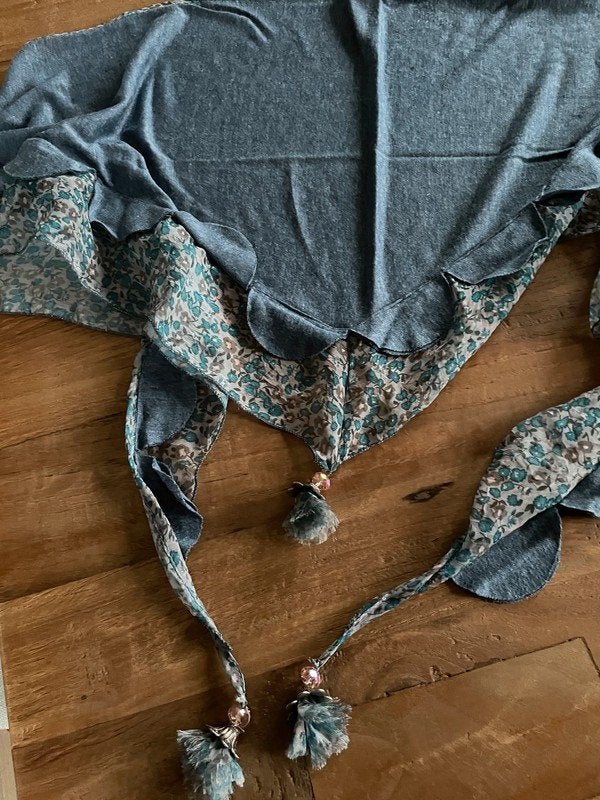 Sjaal met parels, Ophalen of Verzenden, Zo goed als nieuw, Maat 46/48 (XL) of groter, Sjaal