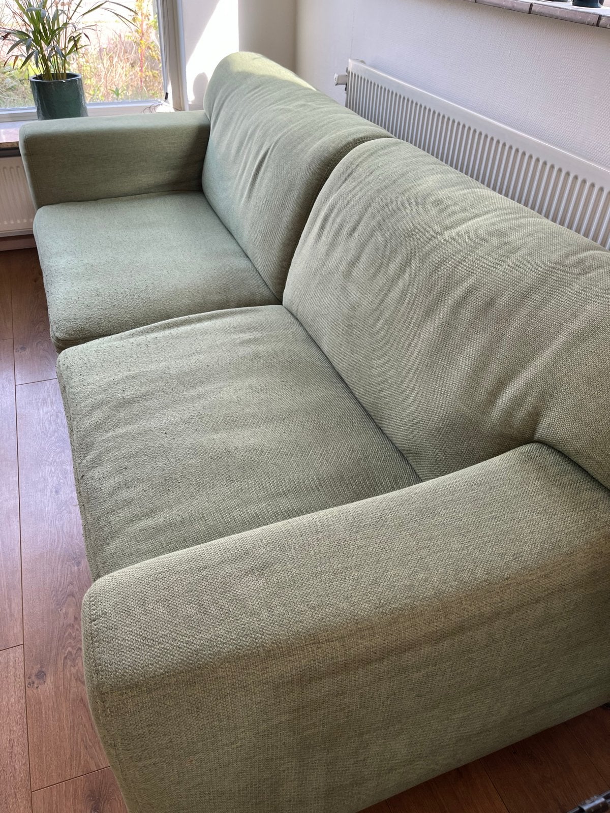Foto 3 van GRATIS Groene 3 zits bank van Inhouse - moet vandaag weg !