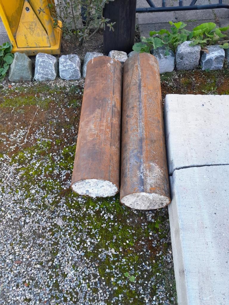 2 ijzeren buizen met beton, Ophalen, Zo goed als nieuw, IJzer
