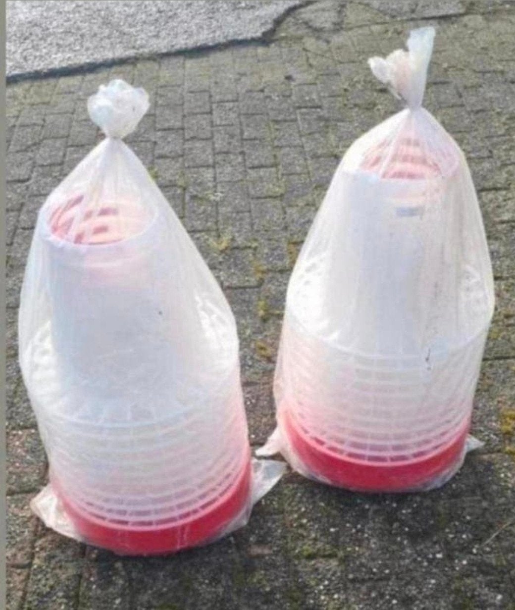 Kippen voerbak, Ophalen, Drinken en Voederen