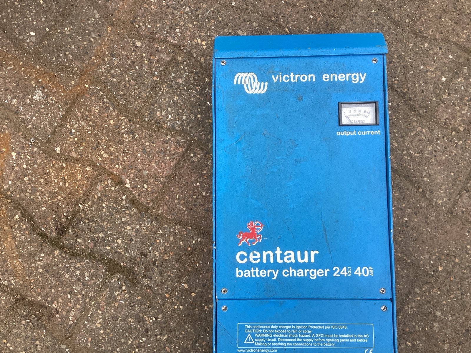 2 x victron Energy Centaur acculader 60 en 40A defect, Ophalen of Verzenden, Gebruikt, Motor en Techniek