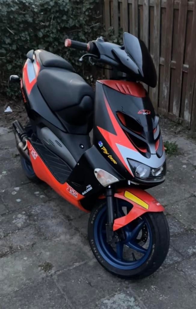 Aprilia sr 50 kappen gezocht, Fietsen en Brommers, Ophalen of Verzenden, Zo goed als nieuw, Benzine, Overige modellen