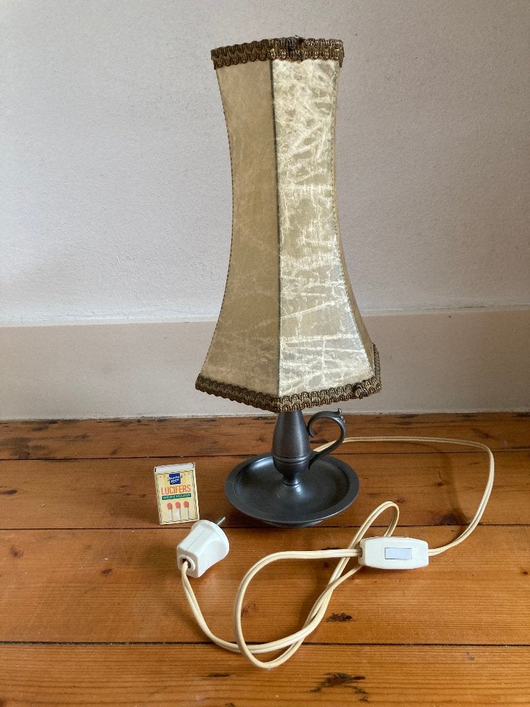 Cottage tinnen tafellampje met oortje en varkensblaas kapje, Metaal, Tafellamp, Ophalen of Verzenden, Zo goed als nieuw