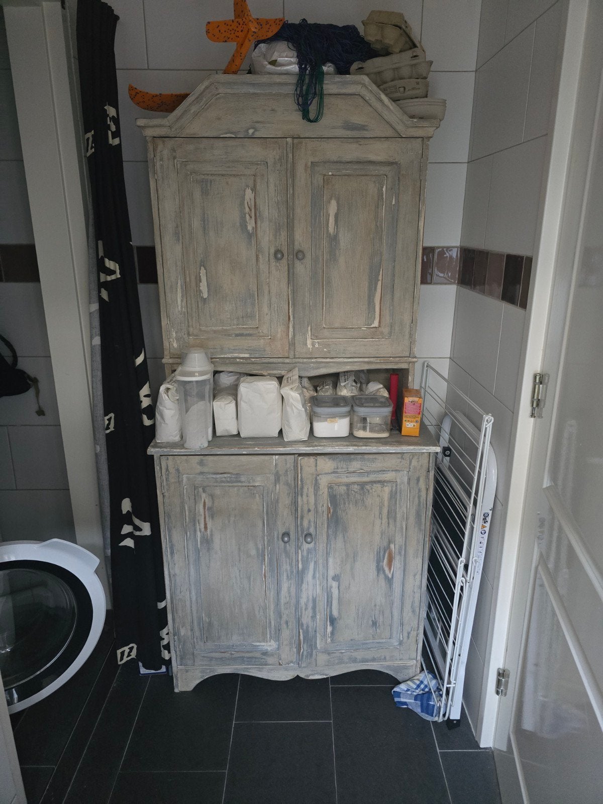 Vintage houten kast met twee keer twee deuren, Antiek en Kunst, Ophalen