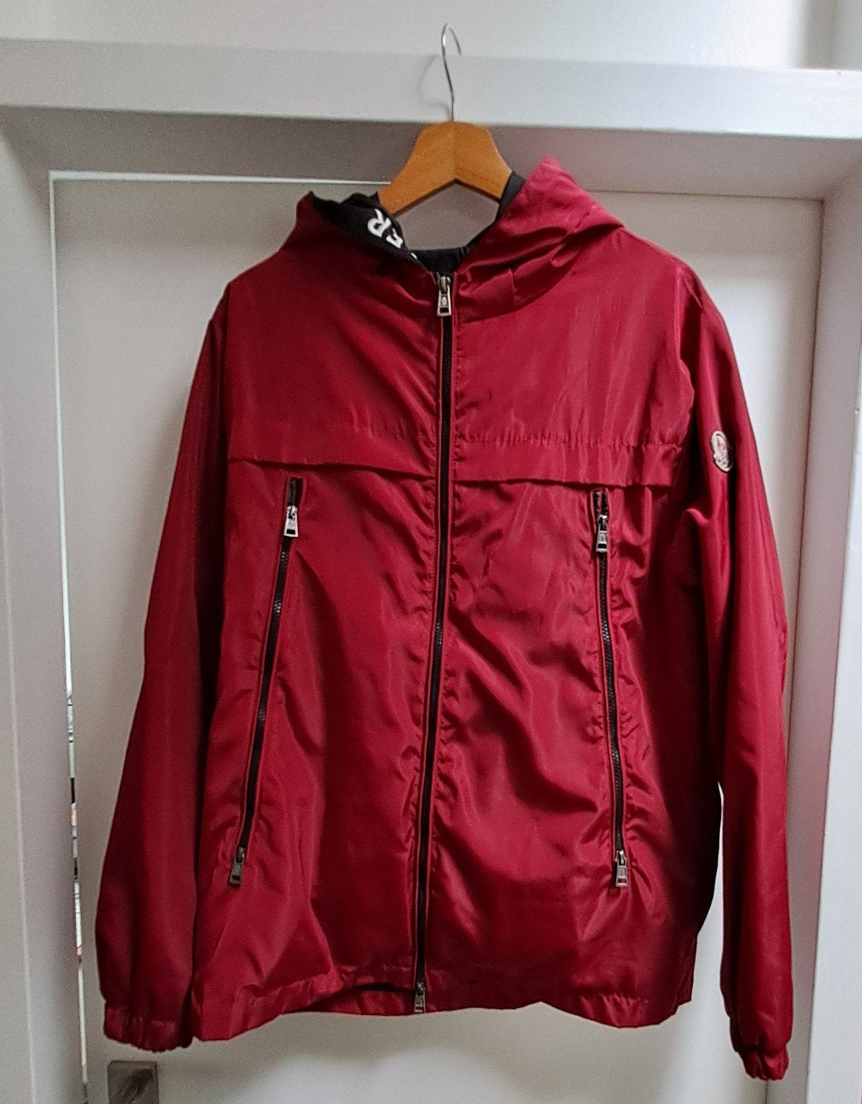 Moncler Heren Zomerjas Rood Maat XL - Zeer Goede Staat, Kleding | Heren, Moncler, Maat 56/58 (XL), Ophalen of Verzenden, Zo goed als nieuw