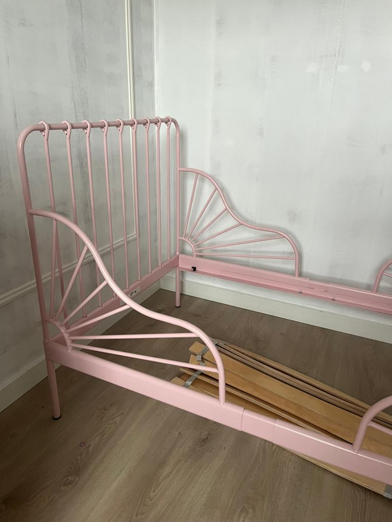 Nieuw Ikea kinderbed roze, Kinderen en Baby's, Kinderkamer | Bedden, Ophalen, Zo goed als nieuw, 180 cm of meer, 70 tot 85 cm