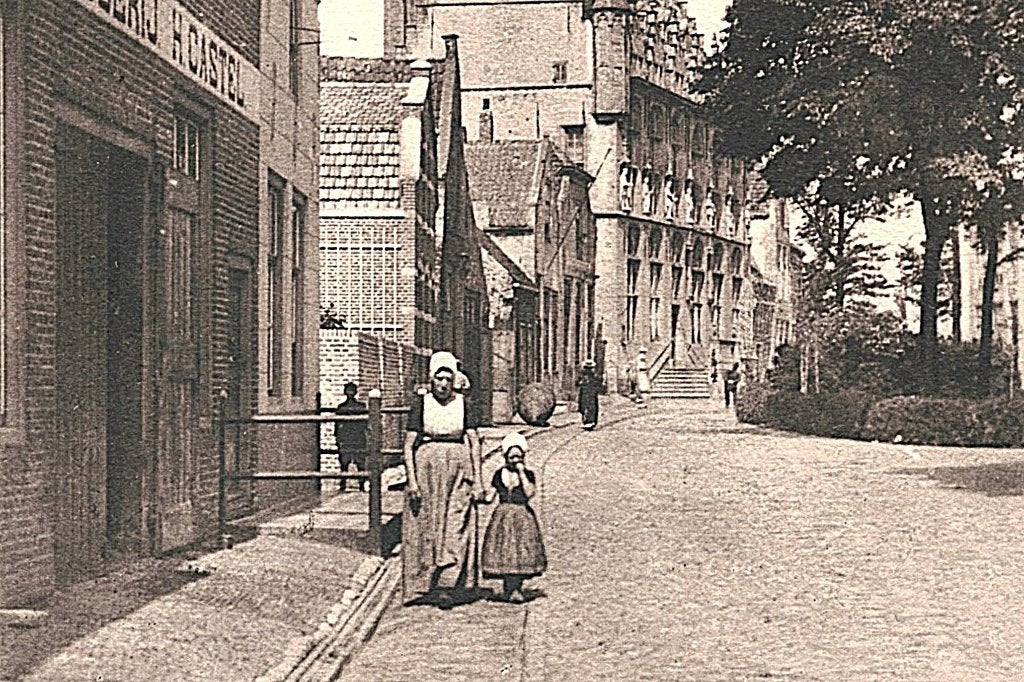 700403	Veere	Stadhuis	Zeeland	Nette oude kaart onbeschreven, Ophalen of Verzenden, Voor 1920, Ongelopen, Zeeland