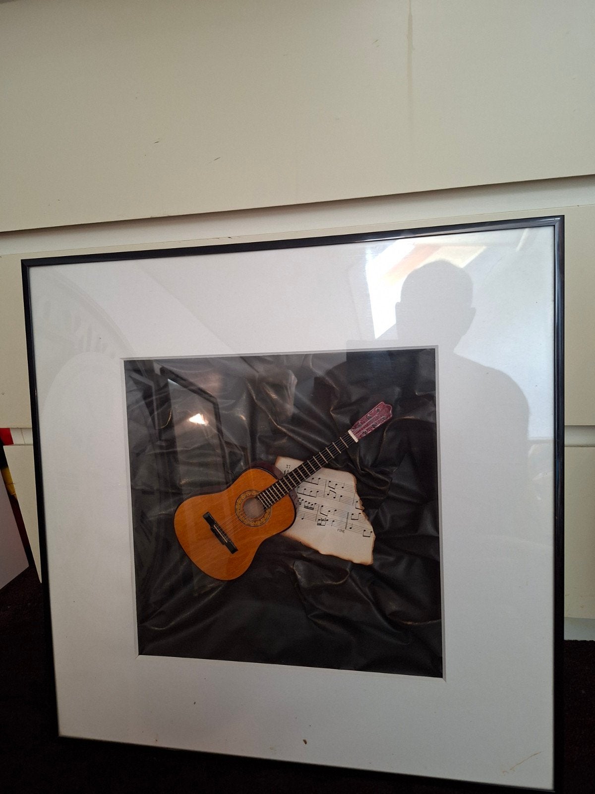 Schilderij met gitaar en muziek brief ingelijst vierkant 3d, Ophalen