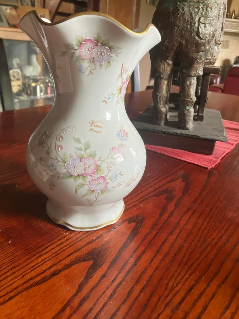 Vera Limoges Porseleinen Vaas met Bloemenmotief, Antiek en Kunst, Antiek | Vazen, Ophalen