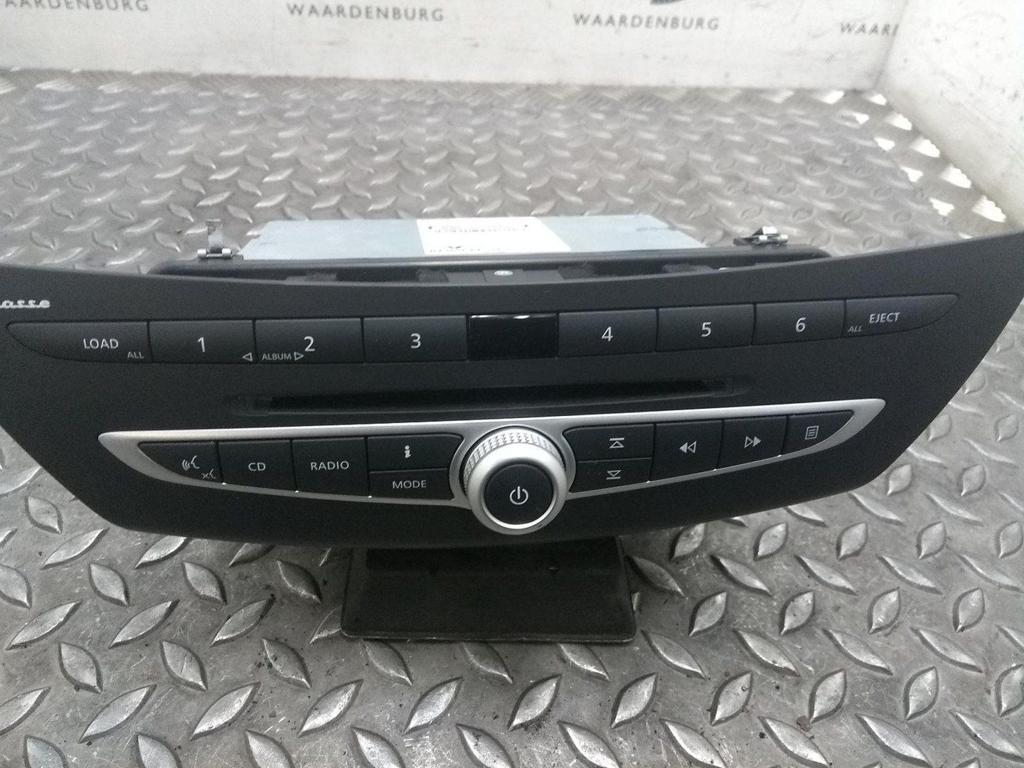 RENAULT LAGUNA RADIO 2009, Ophalen of Verzenden, Gebruikt, Stiba lid
