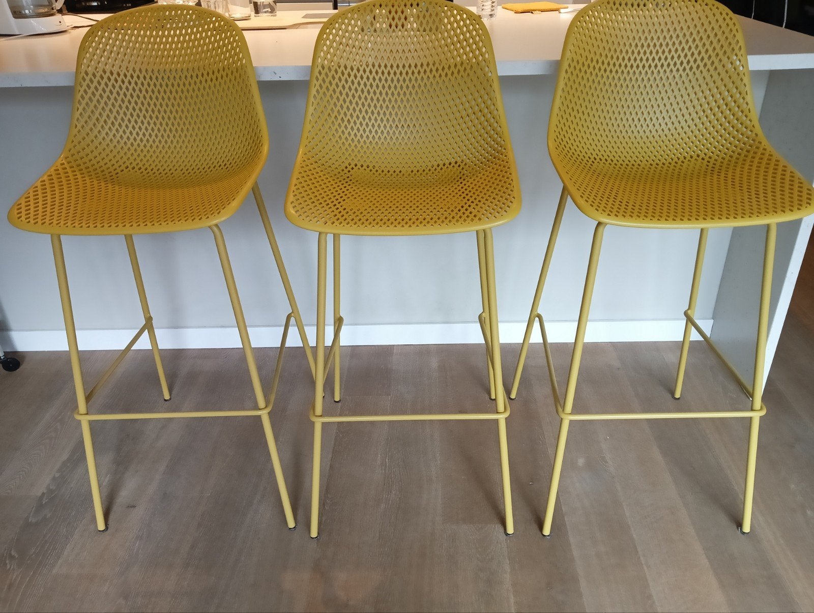 Set of 3 Kave Home Quinby Bar Stools Yellow (75 cm), Ophalen, Kunststof, 60 tot 90 cm, Zo goed als nieuw