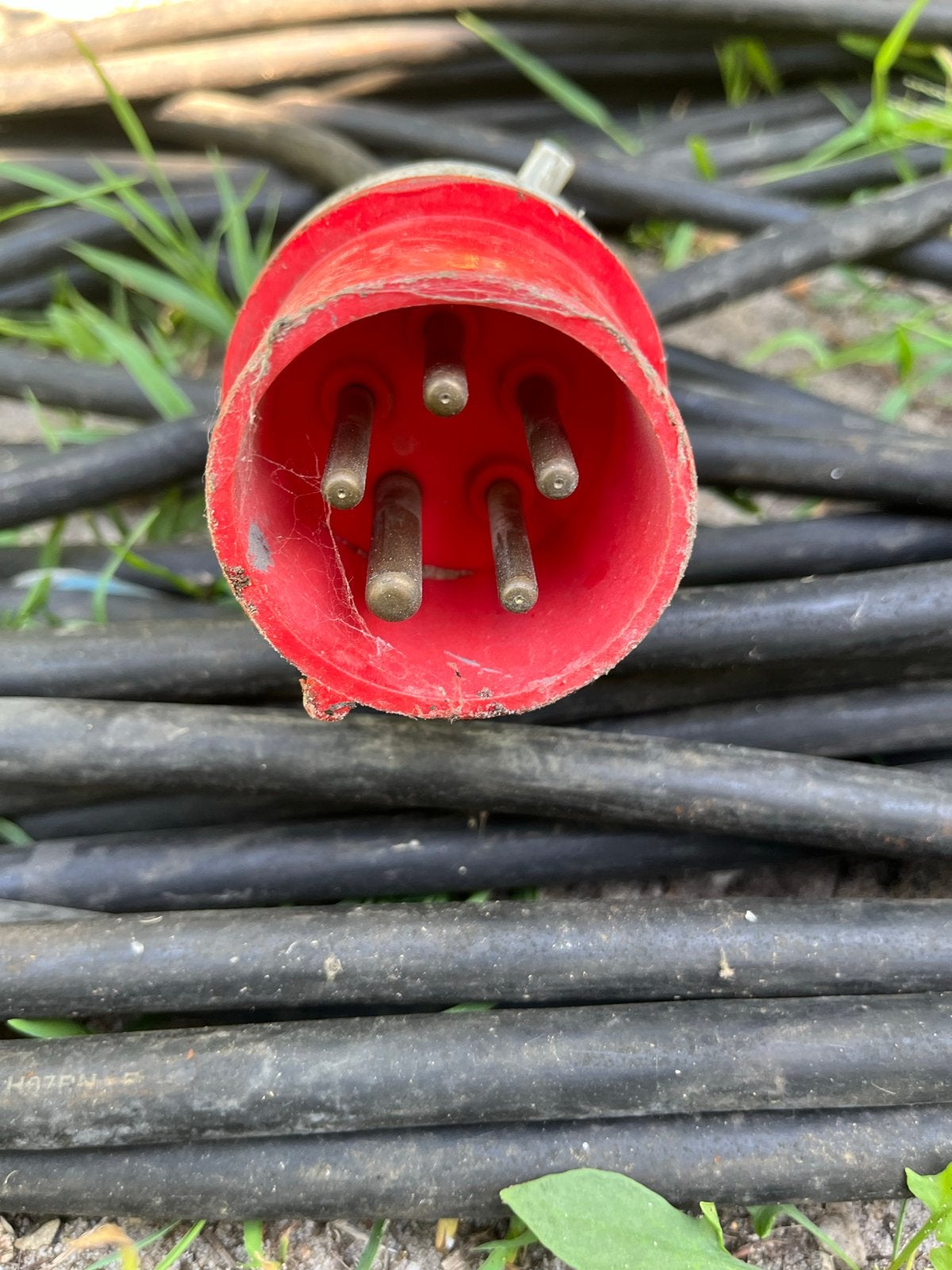 Krachtstroomkabel met stekkers (rood) 16A, Doe-het-zelf en Verbouw, Elektra en Kabels, Ophalen of Verzenden, Gebruikt, Kabel of Snoer