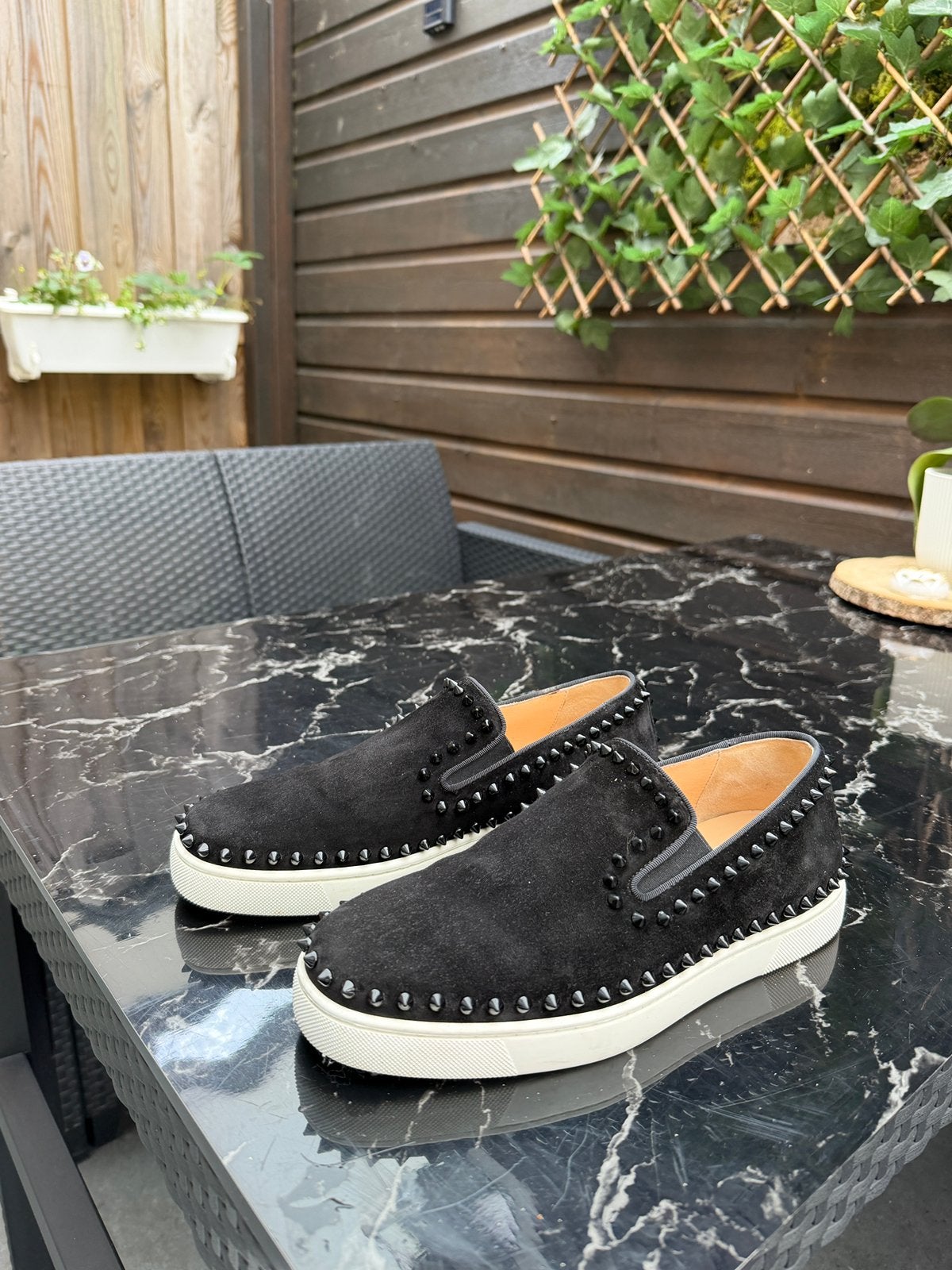 Christian Louboutin Pik Boat loafers zwart suède maat 39.5, Zwart, Zo goed als nieuw, Loafers, Ophalen