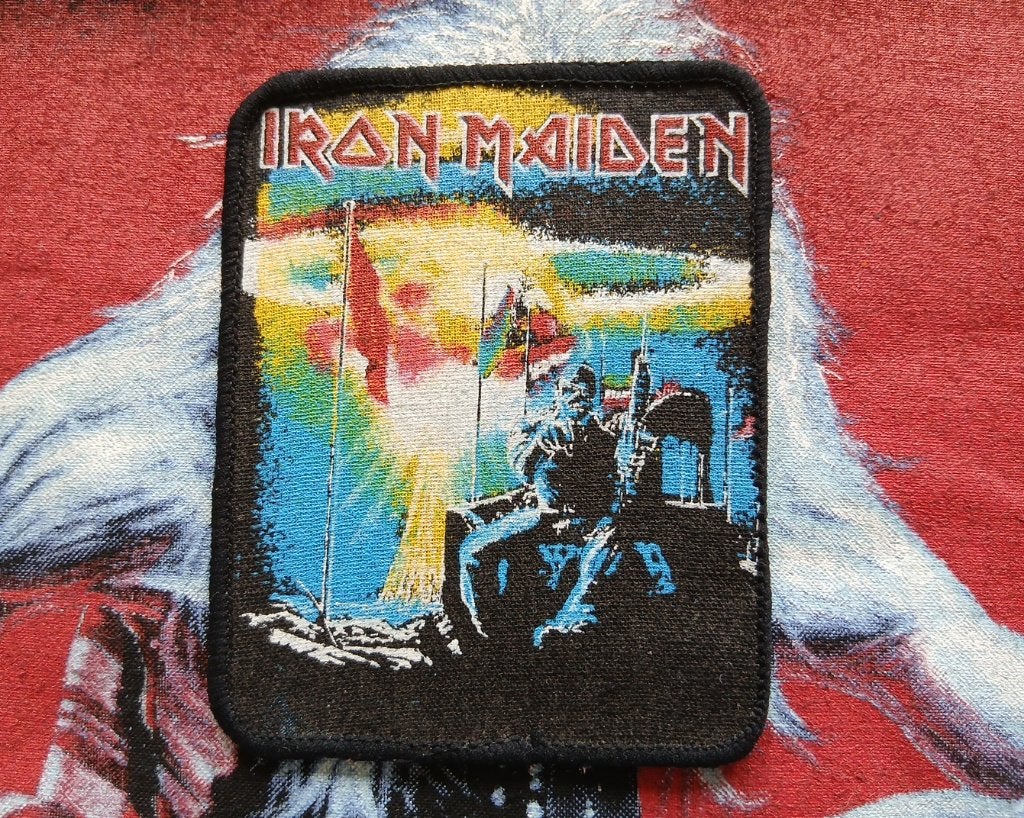 Iron Maiden zeldzame vintage 1984 2 minutes to... patch 174, Ophalen of Verzenden, Nieuw, Kleding