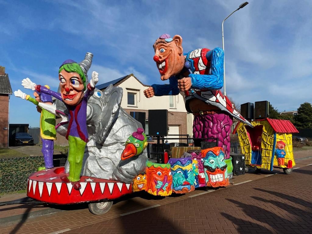 Polyester Carnavalswagen, Ophalen, Overige