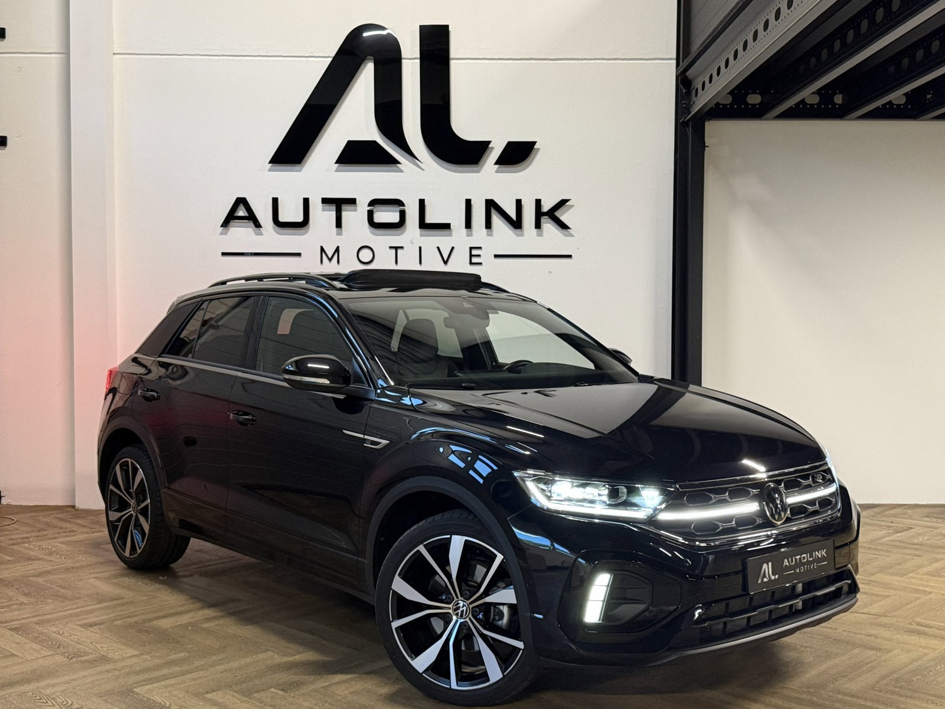 Volkswagen T-Roc 1.5 TSI R-Line Business|PANO|LANEASSIST|CAM, Auto's, Volkswagen, Automatische klimaatregeling, 1498 cc, Zwart
