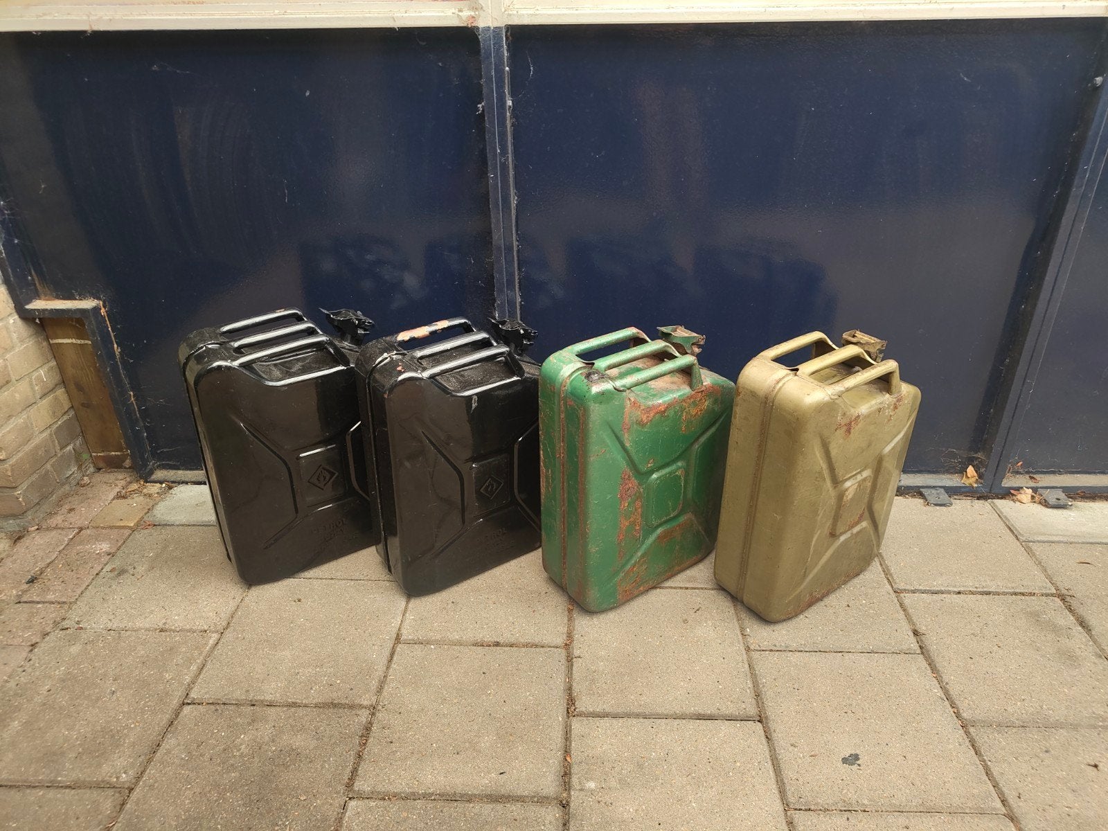 4x duitse jerry can, Ophalen