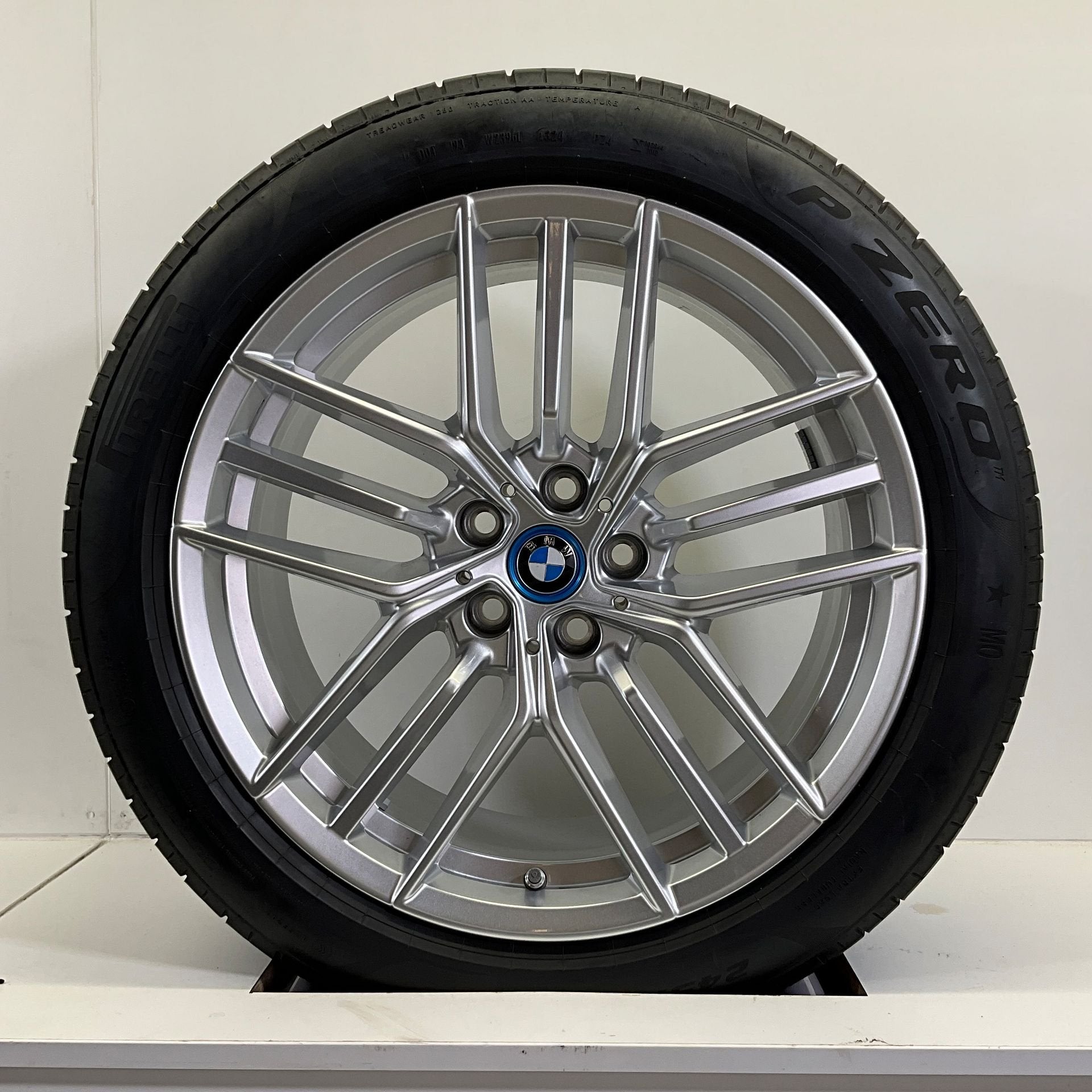 BMW 5 SERIE G60 G61 I5 G60 SET VELGEN + ZOMERBANDEN 19 INCH, 19 inch, -, -, Banden en Velgen