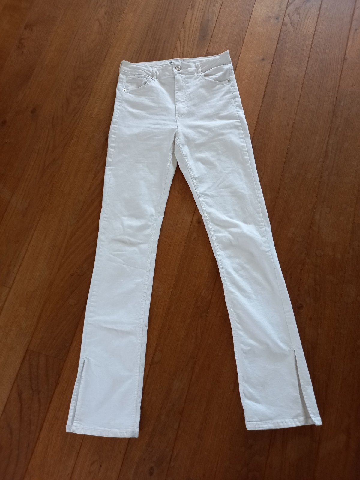 ZARA witte flared jeans maat 40, Kleding | Dames, Ophalen of Verzenden, Zo goed als nieuw, W30 - W32 (confectie 38/40), Wit
