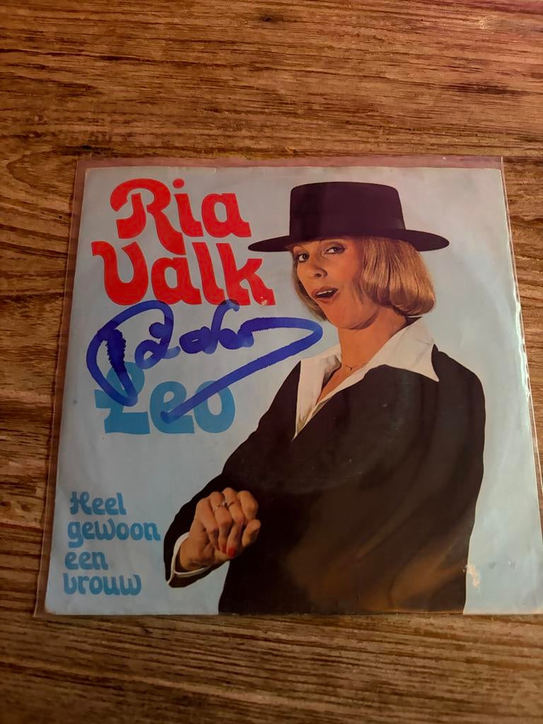 Ria Valk - Leo / Heel Gewoon Een Vrouw - Gesigneerd Single, Gebruikt, 7 inch, 1970 - 1979, Levenslied of Smartlap