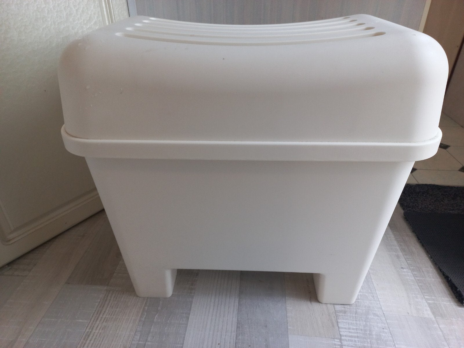 Witte kunststof kruk/opbergbox, Ophalen