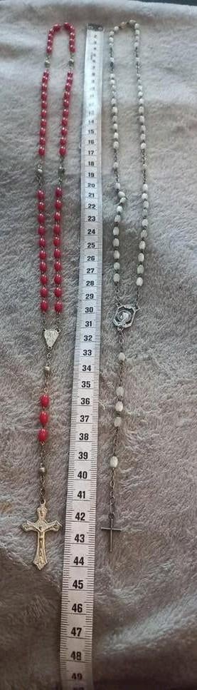 Twee rozenkransen: rood en parelmoer, Ophalen of Verzenden