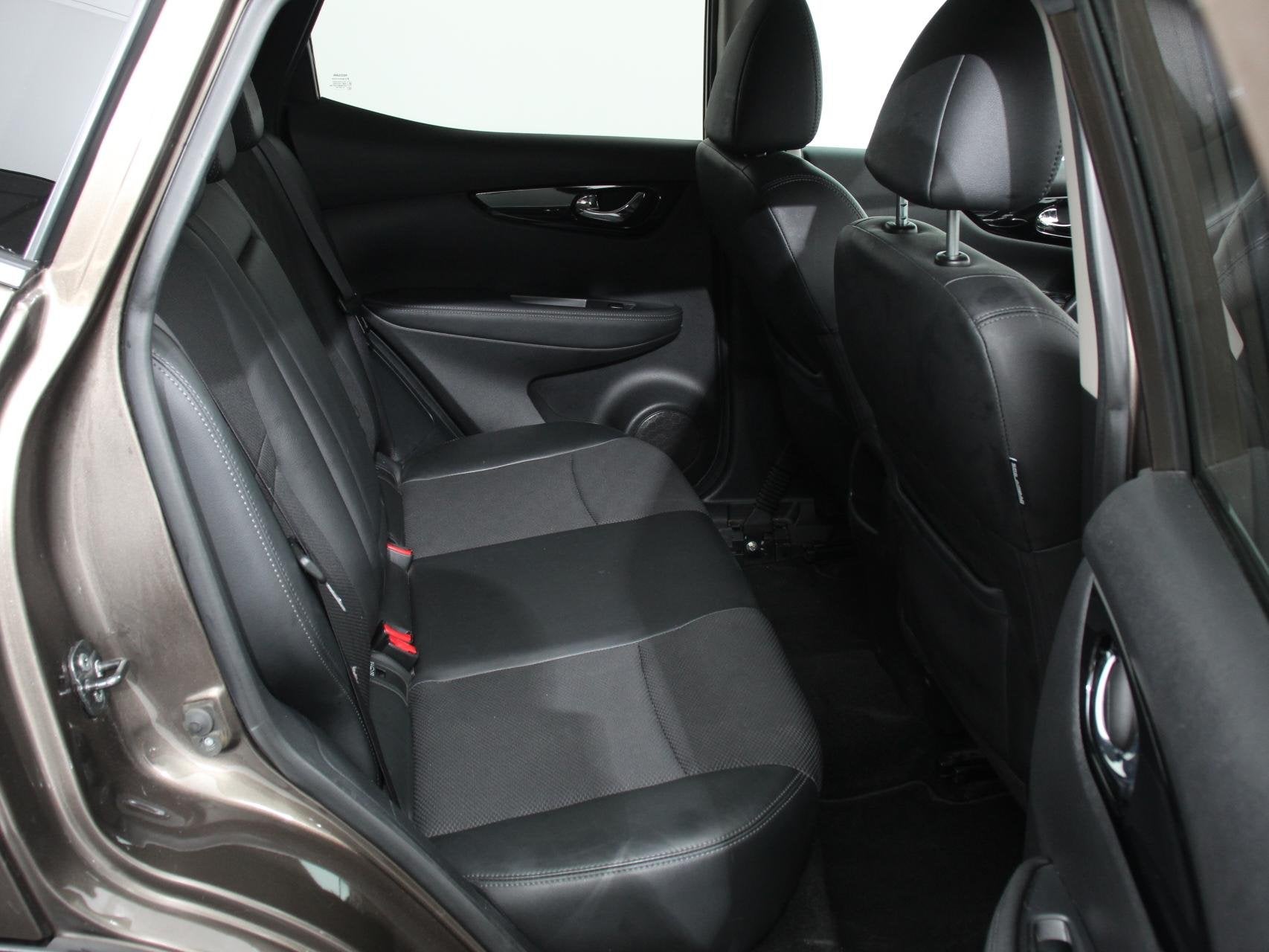 Nissan Qashqai 1.2 Tekna Airco Cruise control LED Parkeersen, Voorwielaandrijving, Gebruikt, Euro 6, 4 cilinders