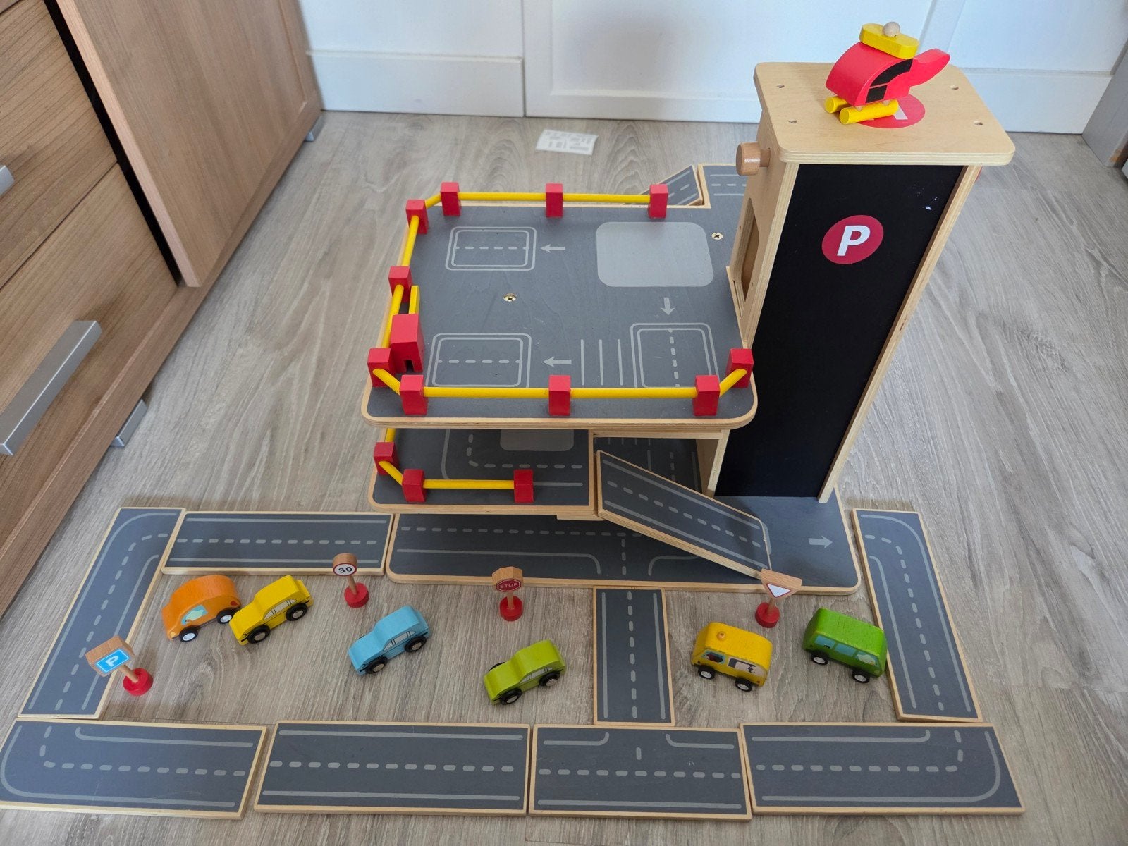 Houten Parkeergarage met Auto's en Wegdelen, Ophalen, Gebruikt