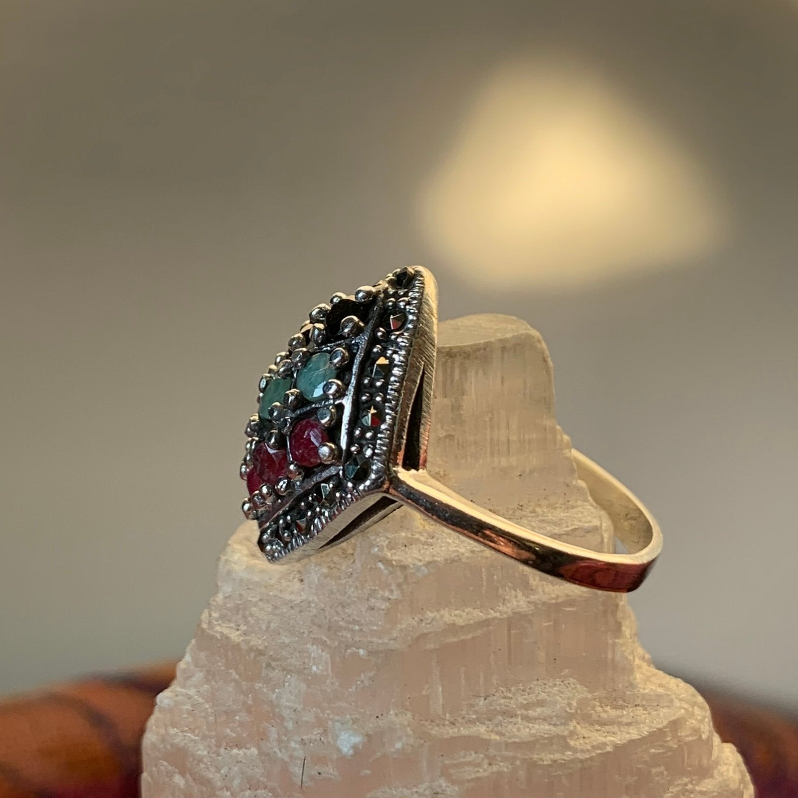 Robijn smaragd spinel beschermt liefde passie geluk uniek, Magnolia11, Nieuw, Ophalen of Verzenden, 17 tot 18