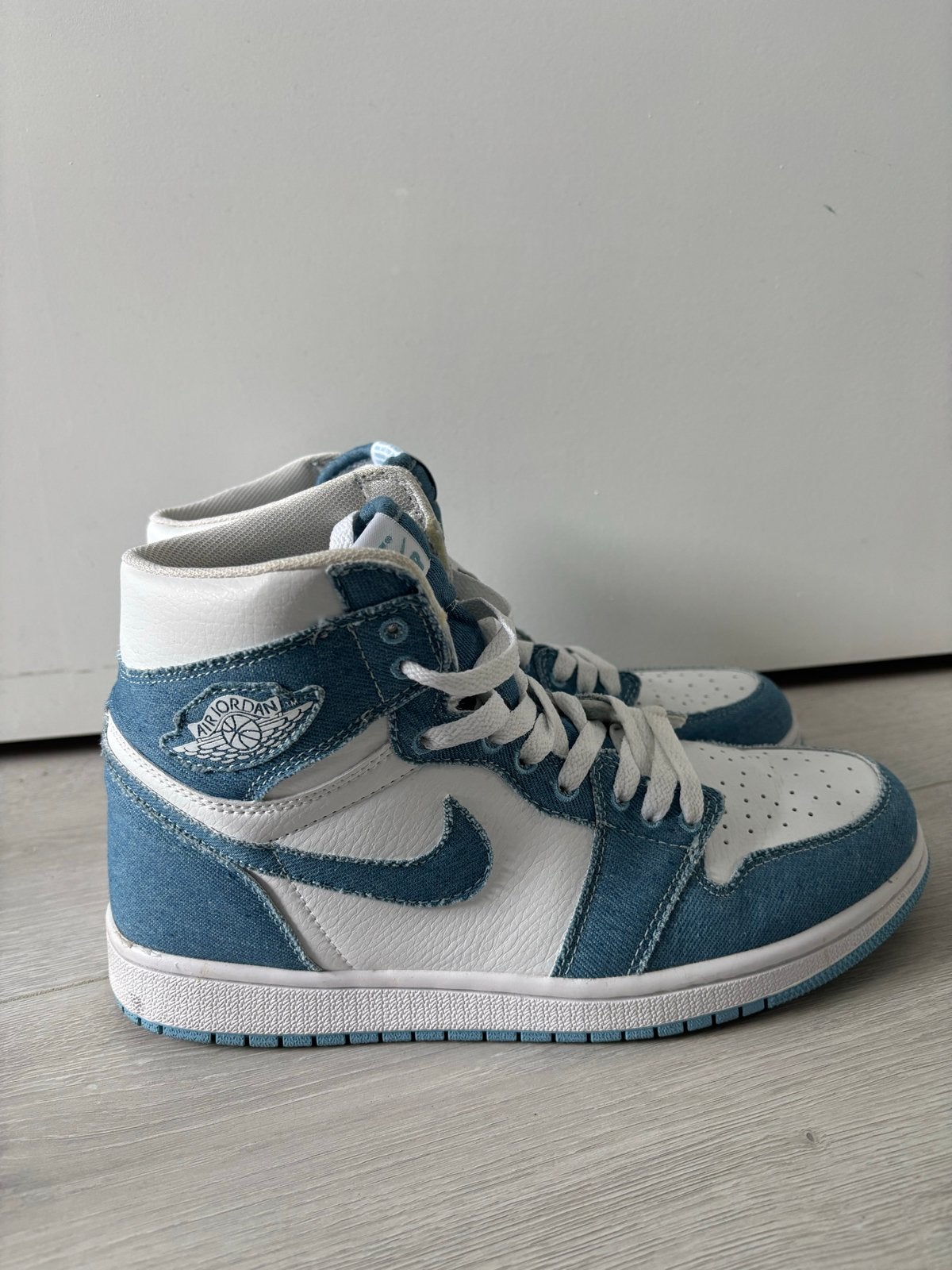 Nike Jordans Blauw Witte Denim Maat 41, Ophalen of Verzenden, Gedragen, Blauw, Sneakers of Gympen